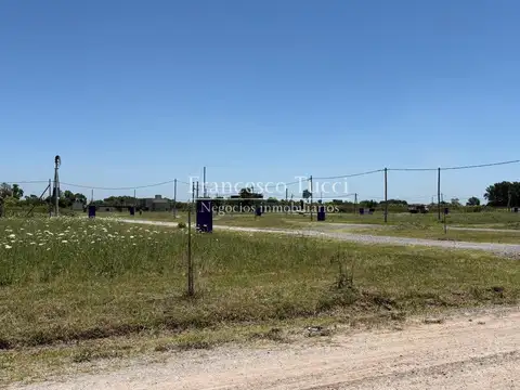 Lote en venta con vista a la laguna en Barrio Dionisio Mariano Acosta Merlo