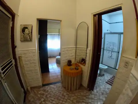 Casa 3 ambientes al frente con garaje. SIN EXPENSAS