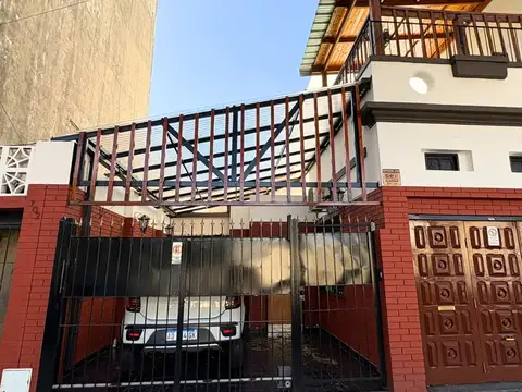 PH de 6 Amb con Amplia Terraza Propia, Patio y Cochera Cubierta - Exc Estado