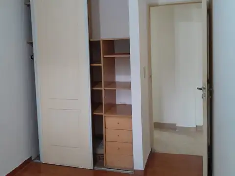 Sanabria 2500, Piso 1