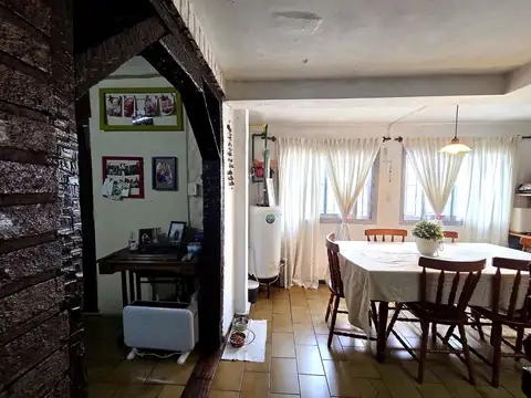 Depto Tipo Casa 6 ambientes con 2 baños
