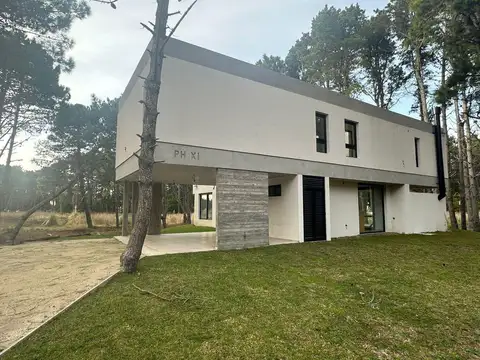 Casa en venta - 3 Dormitorios 3 Baños - 934Mts2 - Pinamar
