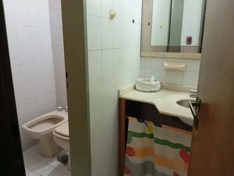 Casa multifam. en lote de 8,66 x 26,98 c/galpón