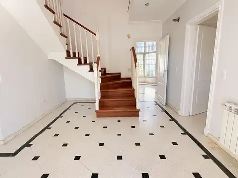 Casa 5 ambientes con 2 baños