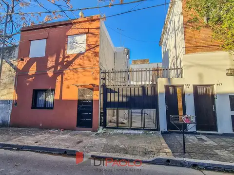 Venta casa 5 ambientes con cochera y patio en Villa Lynch