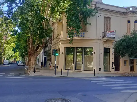 EN VENTA - LOCAL COMERCIAL RECICLADO A NUEVO - BARRIO LOURDES