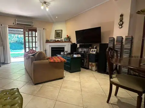 Casa en Venta con 2 cocheras