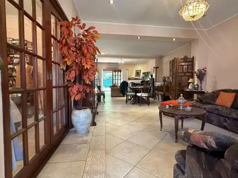 Casa 5 ambientes con 4 baños