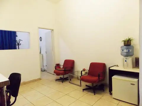 Monoambiente dividido con patio a 1 cuadra de Corrientes