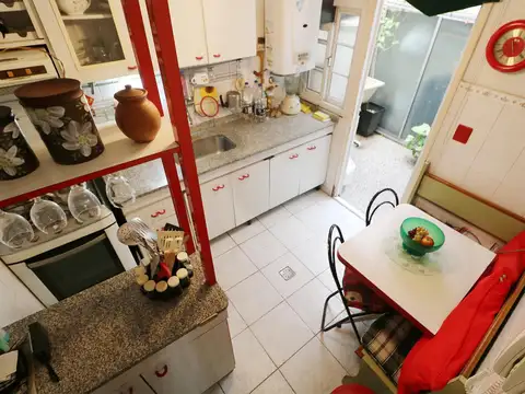 VENTA DEPARTAMENTO DE 2 AMBIENTES - CABALLITO - LUMINOSO - DOS PATIOS - PERMUTA Y FINANCIA