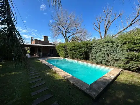FUNES VENTA Casa amplio jardín pileta APTA CREDITO