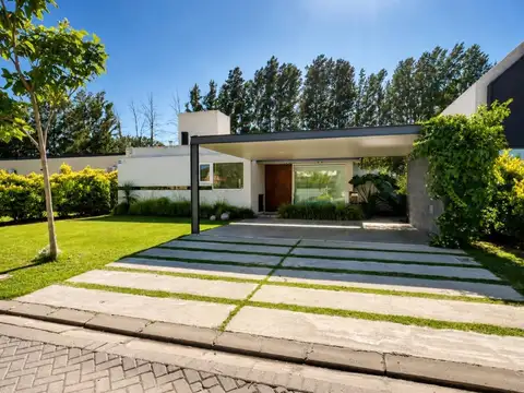 CASA EN VENTA "LA ANTONELLA" ZAVALLA