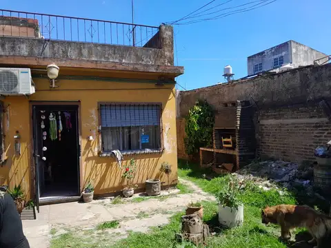 VENTA CASA 3 AMBIENTES CON LOCAL, LOTE 550 m2. ISIDRO CASANOVA