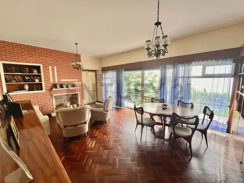 Casa multifuncional en 68 26 y 27 a mts. del Parque Castelli.