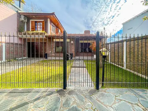 Casa de 4 dormitorios en City bell