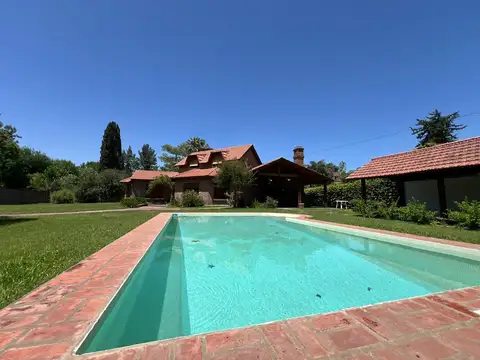 Casa HOUSSAY Y GRAL. LOPEZ - Los TRONCOS - FUNES