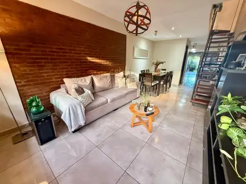 Duplex en Venta -  4 amb  con parque y cochera- V Ballester 