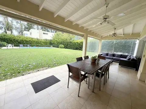 VENTA Casa impecable categoria de construccion  Pilar Barrio la Peregrina lote 800m2