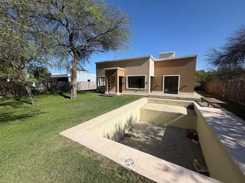 Casa 4 ambientes con 2 baños