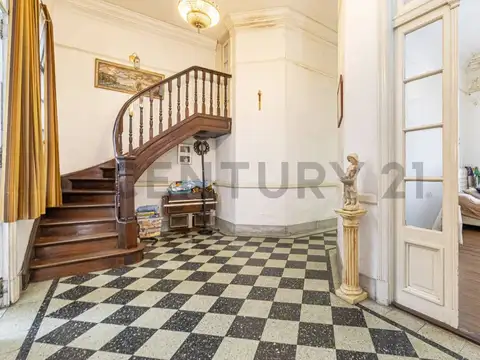 Casa 7 ambientes con 2 baños