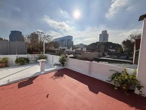 VENTA PH 2 AMB  MUY LUMINOSO CON PATIO Y GRAN TERRAZA REFACCIONADO A NUEVO