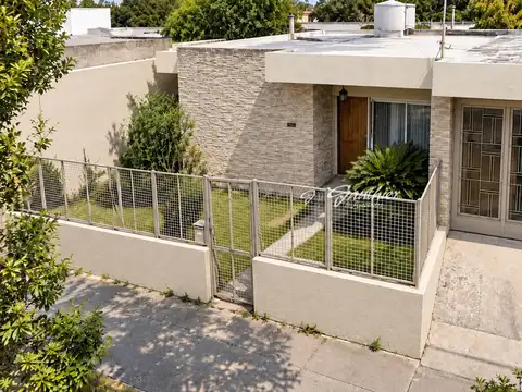 Casa en venta c/ gran terreno doble en Campana