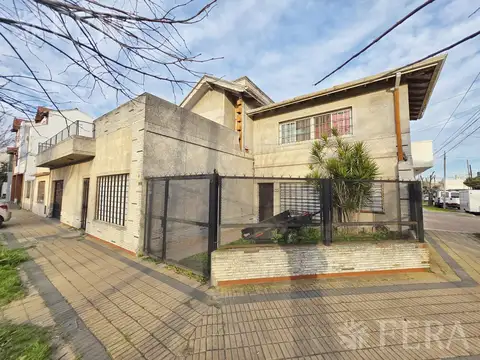 Venta casa 4 ambientes con cochera en Wilde