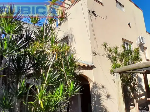 Casa en excelente estado con pileta y quincho