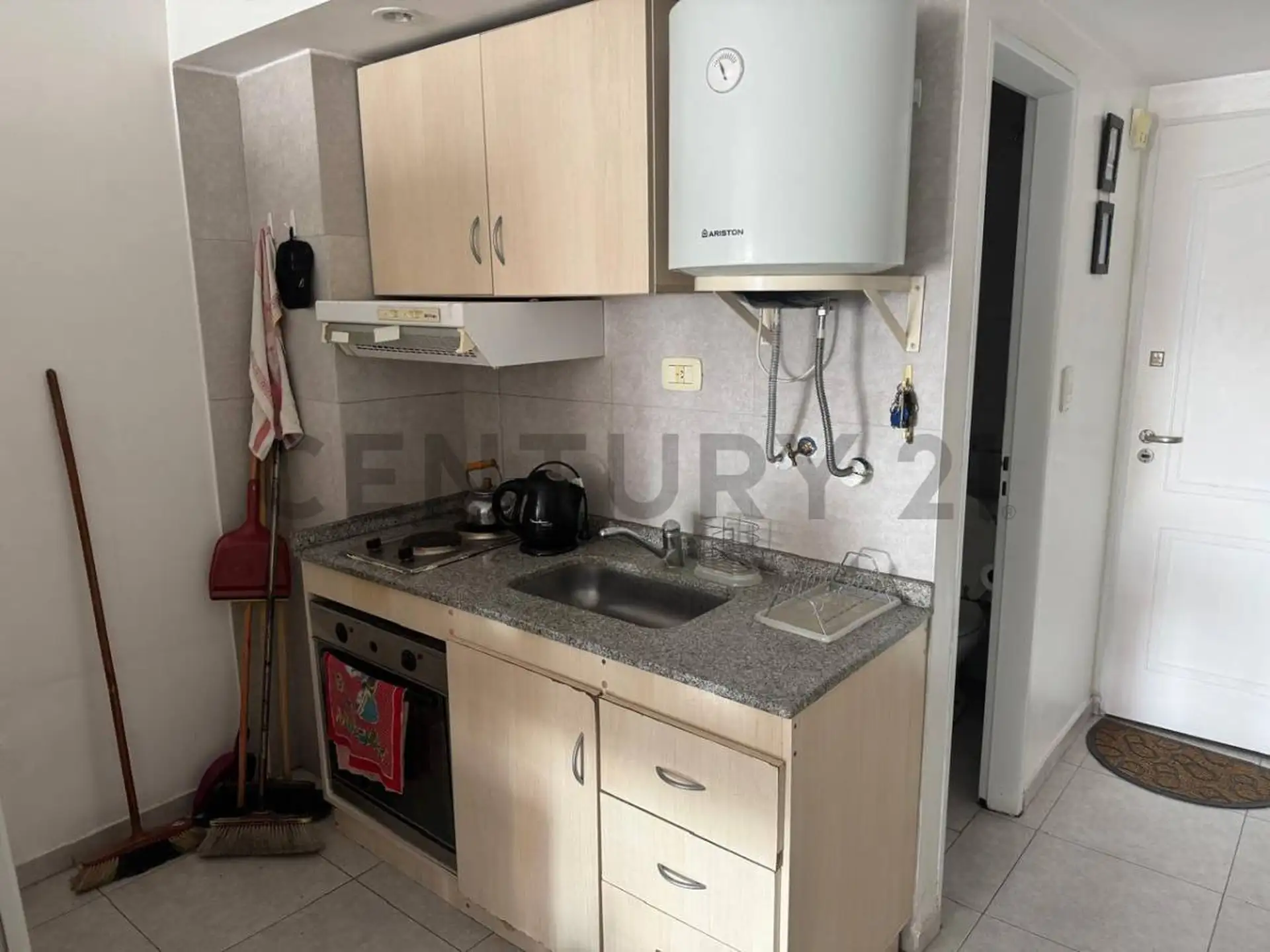 Depto monoambiente 38m² en 9.º piso, amueblado — Alberti 1500
