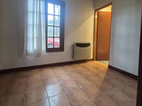 Casa 6 ambientes con 2 baños