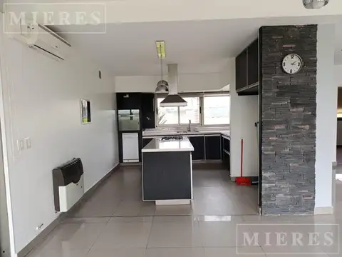 Casa 5 ambientes con 3 baños