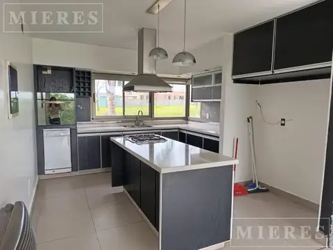 Casa en Alquiler en San Sebastián, USD 1.400