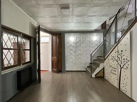 Carlos Calvo al 1600 entre Solís y Virrey Cevallos