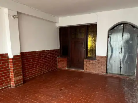 Casa en Alquiler con 1 cochera