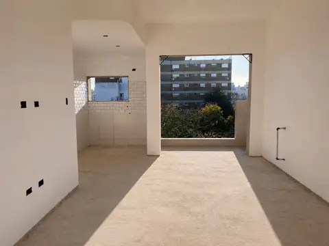 SEMIPISO EN VENTA LA PLATA CON BALCON FINANCIADO