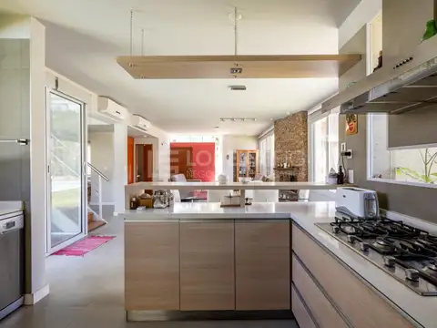 Casa en Venta con 7 cocheras