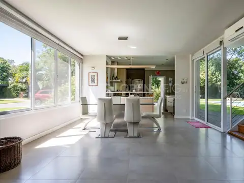 Casa 5 ambientes con 4 baños