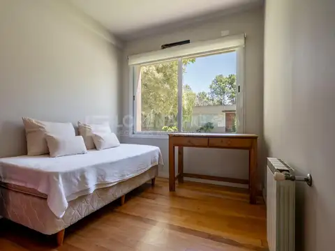 Casa 5 ambientes con 4 baños