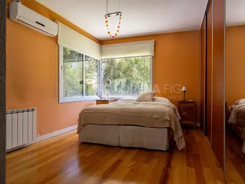 Casa en Venta con 4 cocheras