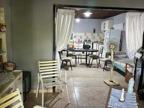Casa 4 ambientes con 2 baños