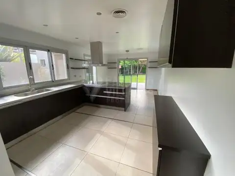 "Espectacular Casa en Venta – Barrio El Carmencito, Hudson"