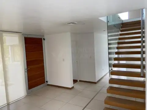 Casa 6 ambientes con 3 baños