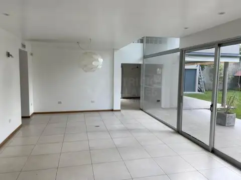 C. 131 5978, B1885 Guillermo Enrique Hudson, Provincia de Buenos Aires, Argentina , Piso 2