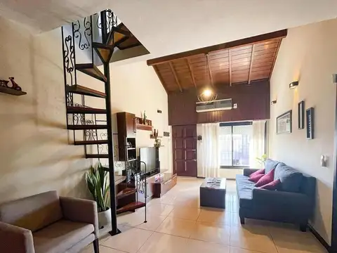 Depto Tipo Casa en Venta de 5 ambientes