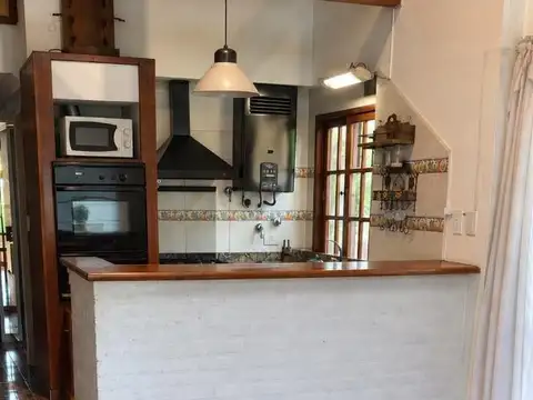 Casa en Alquiler con 2 cocheras