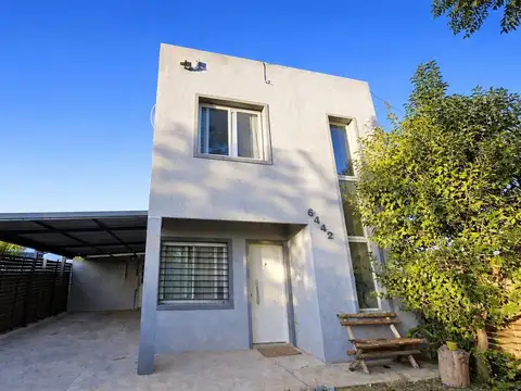 CASA EN VENTA SICARDI 2 DORMITORIOS PILETA