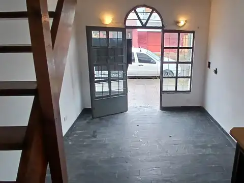 Departamento en Alquiler en Remedios De Escalada, $ 230.000