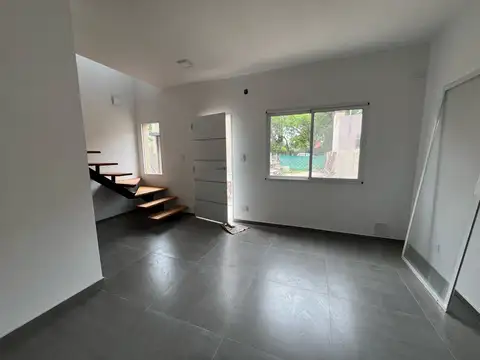 Casa en Alquiler con 1 cochera