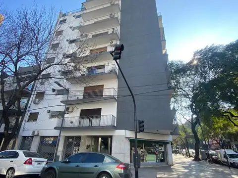 Departamento 2 ambientes con balcón al frente