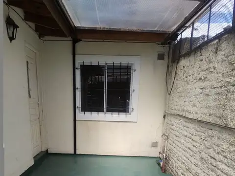 Casa 2 ambientes con 1 baño